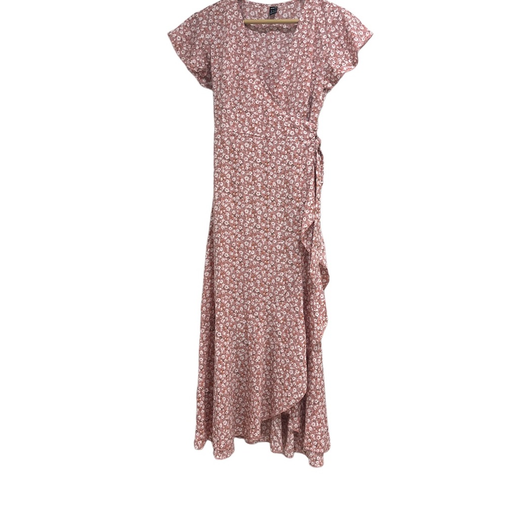 Summer wrap dress with floral pattern high and low with ruffled short sleeves